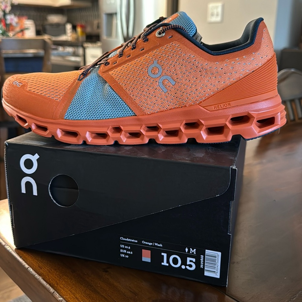 Men’s On Cloud Cloudstratus 10.5. Never worn. Brand new with tags.